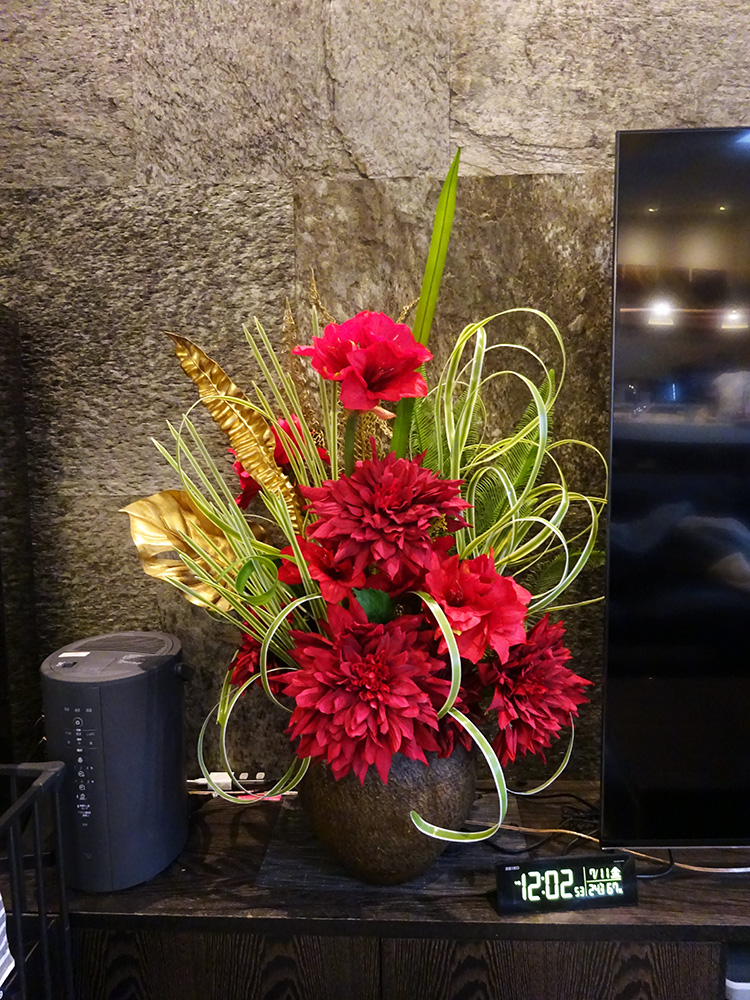 リビングの造花アレンジメント