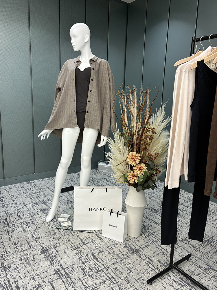 パンパスグラスを使った秋冬展示会向け造花アレンジメント